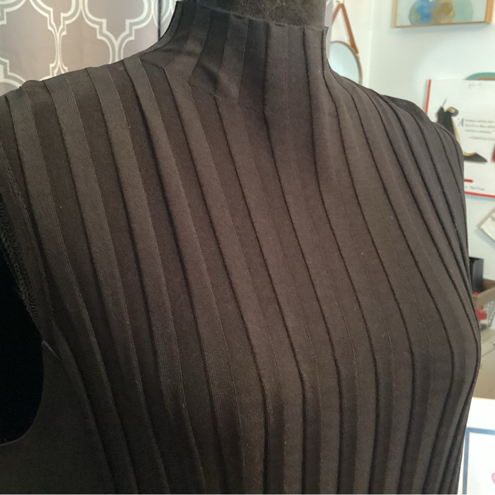 VINCE Black Pleated Top - Picture 3 of 11